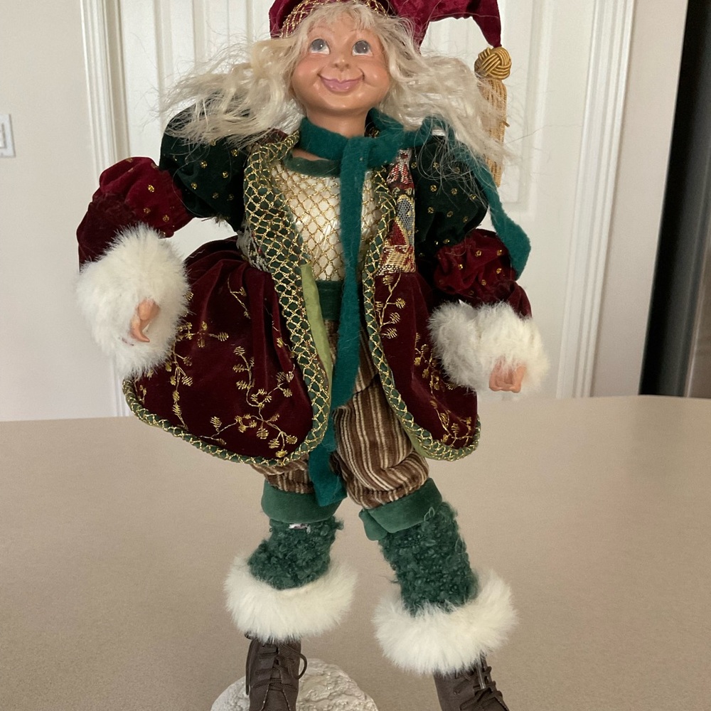 Santa’s Christmas skating elf
